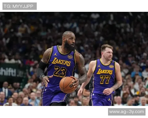 湖人官方发布东詹里三人海报引发全明星投票热潮前十名单揭晓