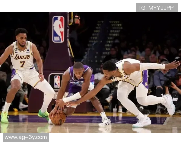 布朗尼调侃里夫斯换备胎经历乡间小路抛锚趣事引发热议